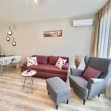 Blue Lagoon Seafront Apartments Varna Exterior foto