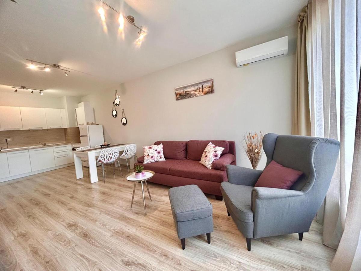 Blue Lagoon Seafront Apartments Varna Exterior foto